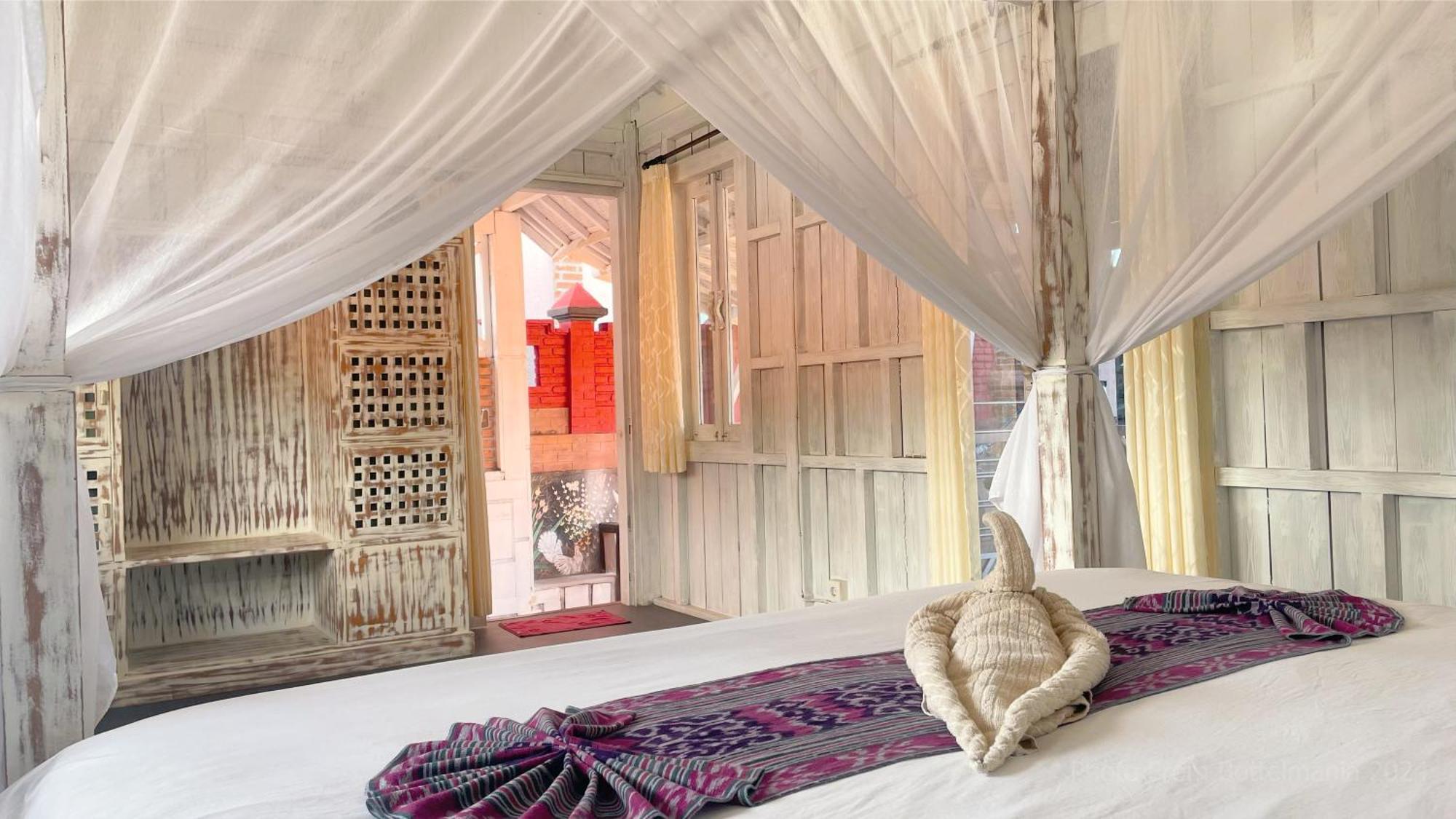 Bottelmania Hotel โลวินา ภายนอก รูปภาพ